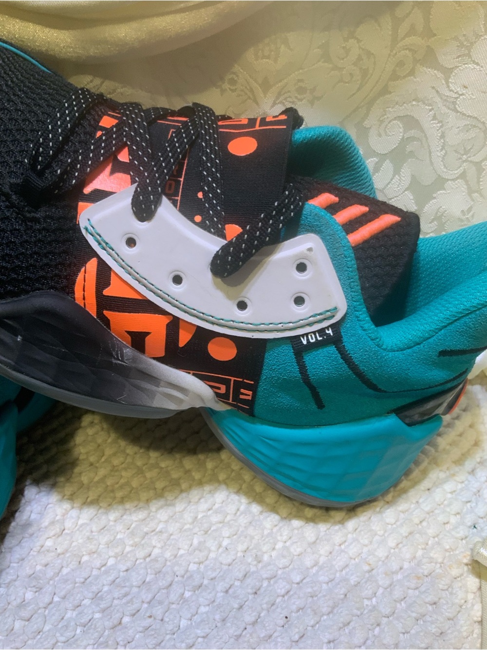 ADIDAS - Picture 3 of 10
